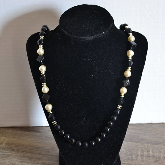 Vtg  Black & Pearl Costume Necklace - Picture 1 of 5